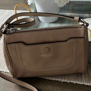 🤎🤍 Marc Jacobs Leather Crossbody Bag 🤍🤎